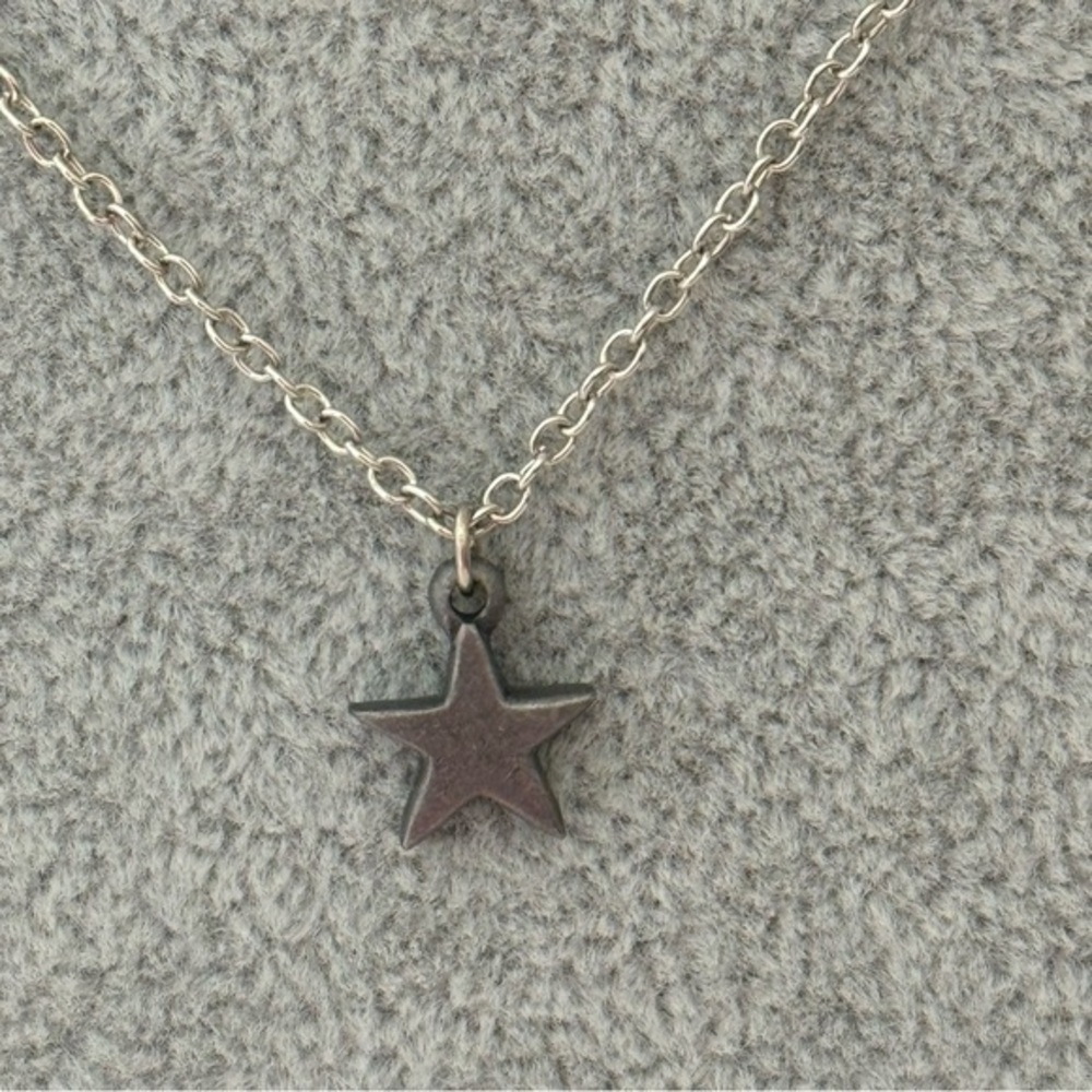 Avon silver metal chain necklace with gunmetal gray star charm pendant